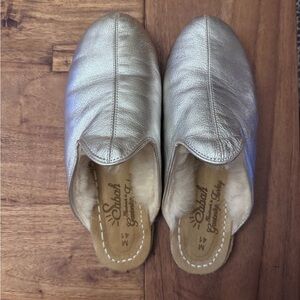 Sabah Silver Mules Comfortable Slip-On Shoes (shearling, women’s 9.5-10/41)